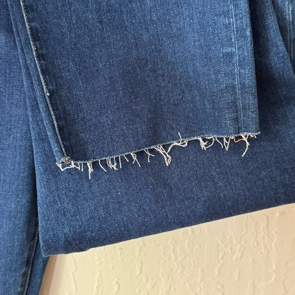 NWT VERONICA BEARD Ryleigh Slim
Straight High Rise Jeans Bright Blue Raw Hem 30 - Picture 12 of 16